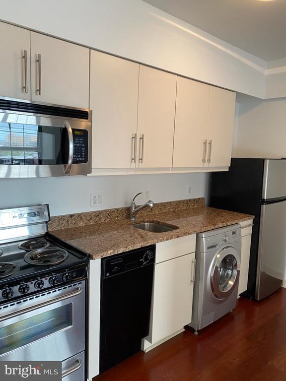 Building Photo - 219 S 18th St