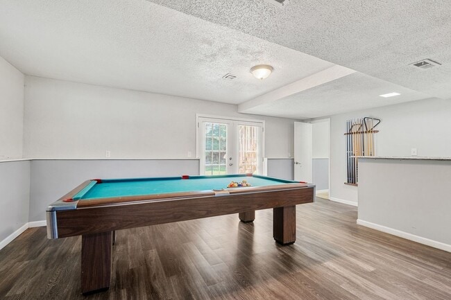 Building Photo - Large Home on Almost 2 Acres!