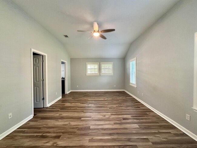 Building Photo - 8335 Hinsdale Way