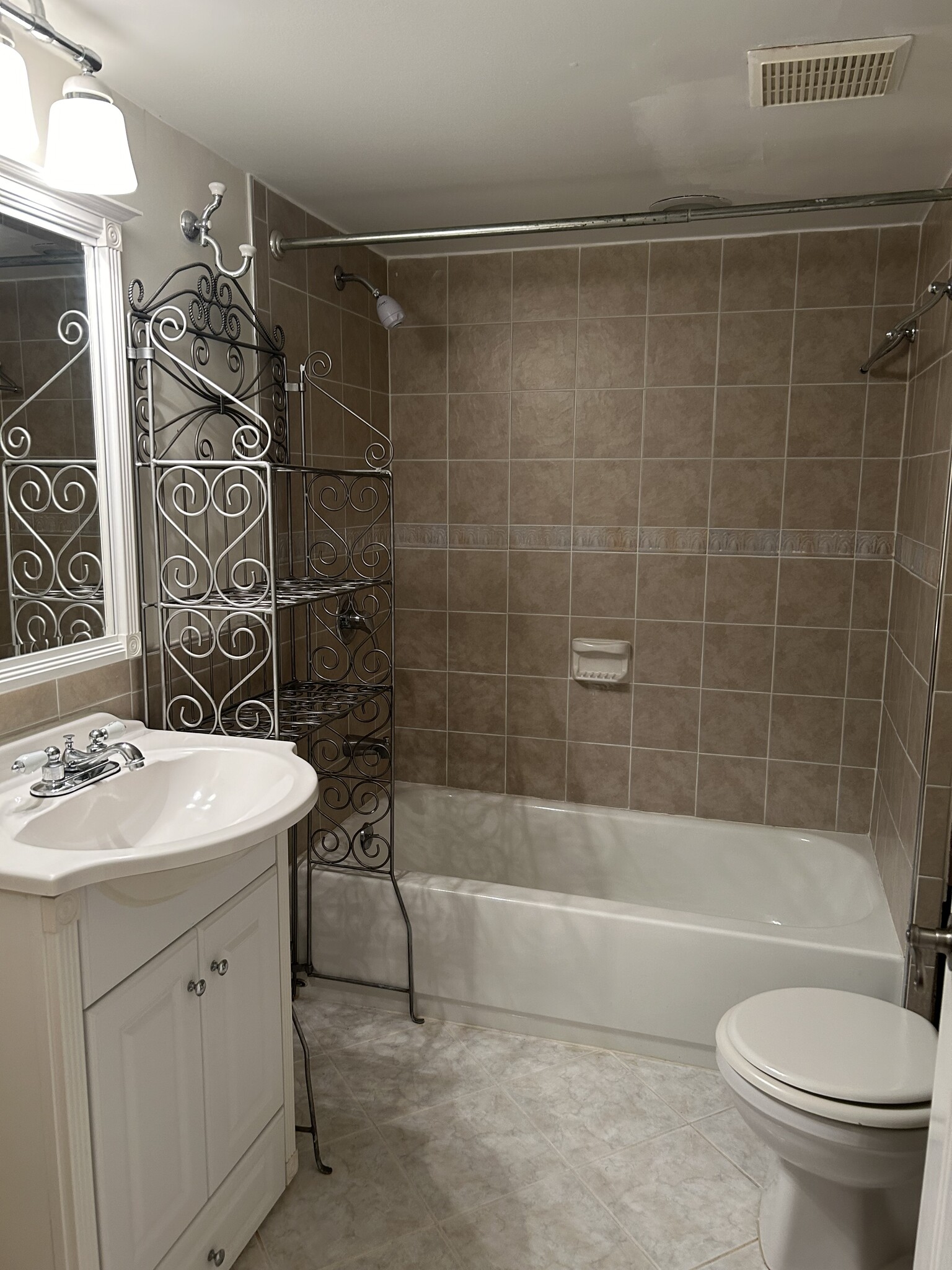 Bathroom with tile wall - 9809 Hammer Ln