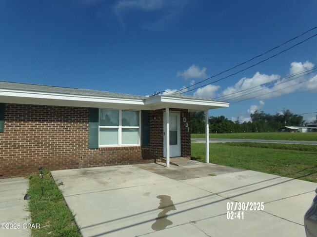 Primary Photo - 1001 Russ Lake Dr