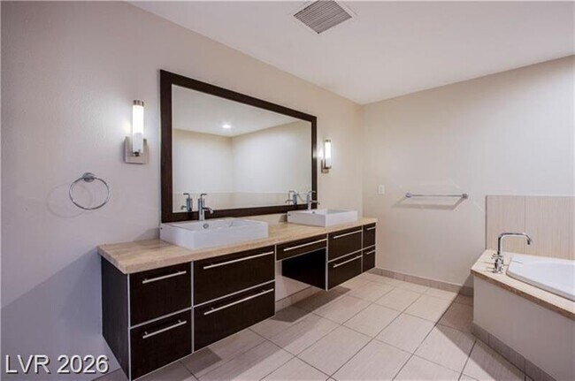 Building Photo - 8925 W Flamingo Rd