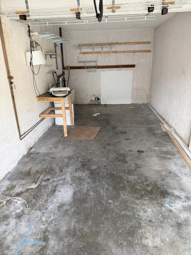 Building Photo - 2104 Carnegie Ln