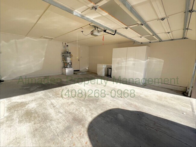 Building Photo - 6082 Montgomery Ct
