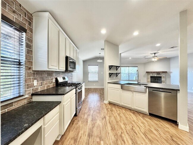Building Photo - 311 Glen Valley Lane
