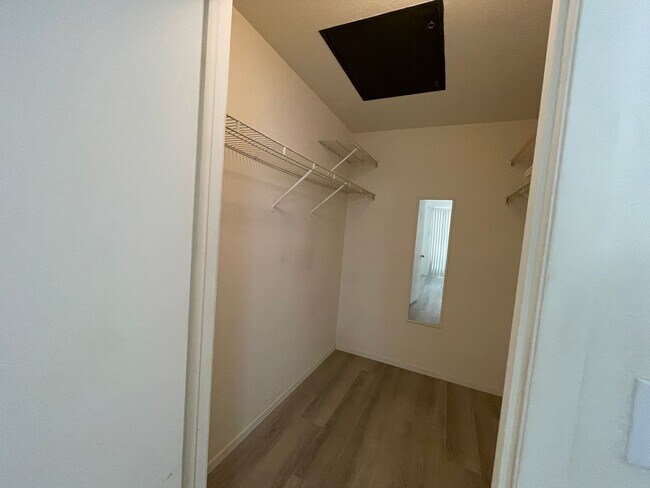 Building Photo - Awesome one bedroom one bath condo