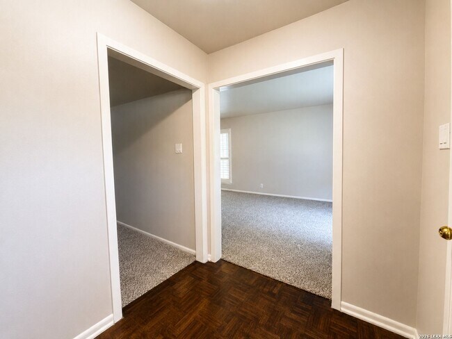 Building Photo - 342 E Terra Alta Dr