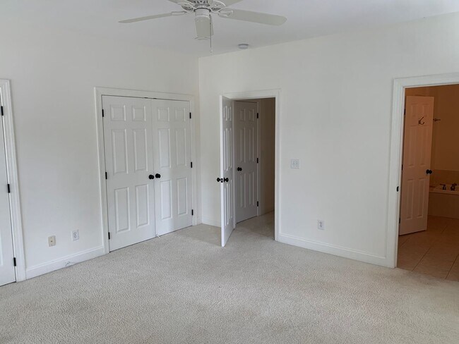 Building Photo - 129 Carolina Ct
