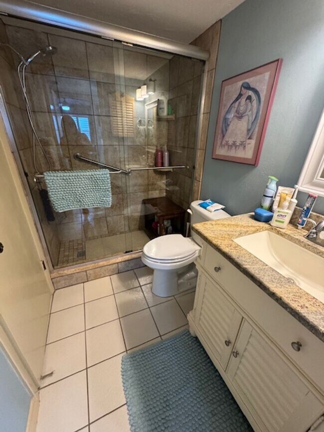 Building Photo - One Bedroom One Bath Seven Lakes Condo