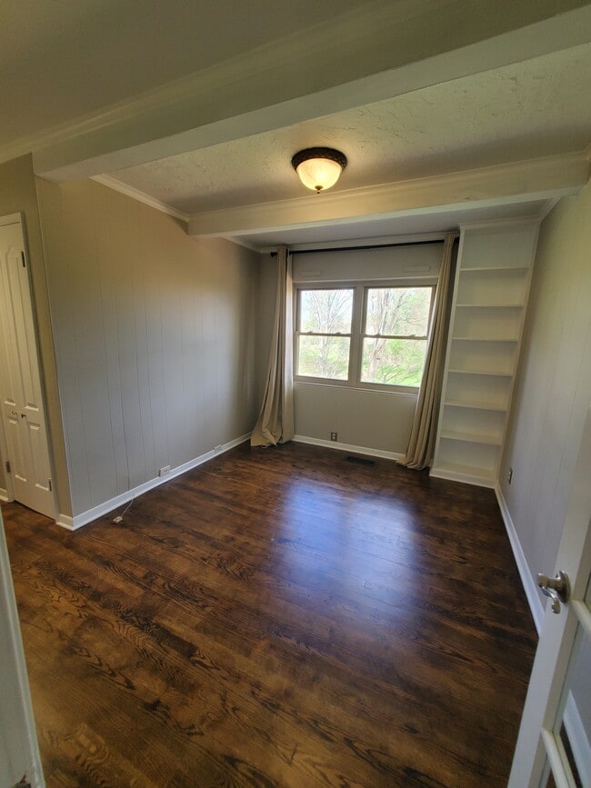 Building Photo - 320 Kingston Ct SW
