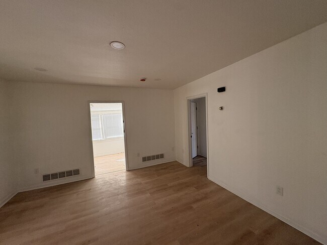 Building Photo - 182 Novak St