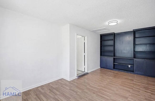 Building Photo - 664 Windhaven Dr