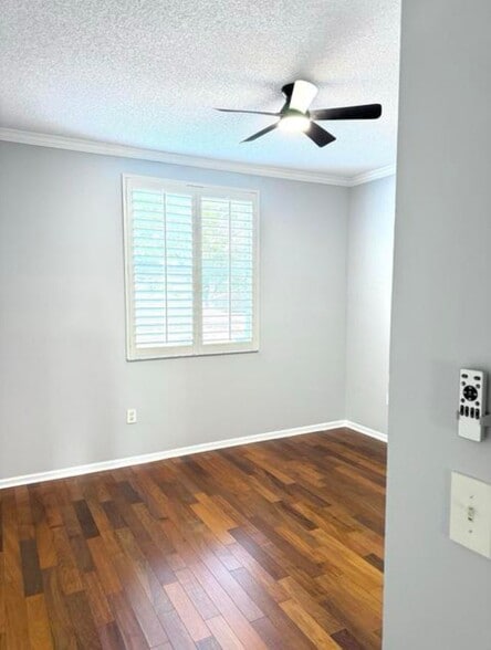Building Photo - 2080 Greenview Shores Blvd
