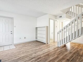 Building Photo - 543 Cedarwood Dr