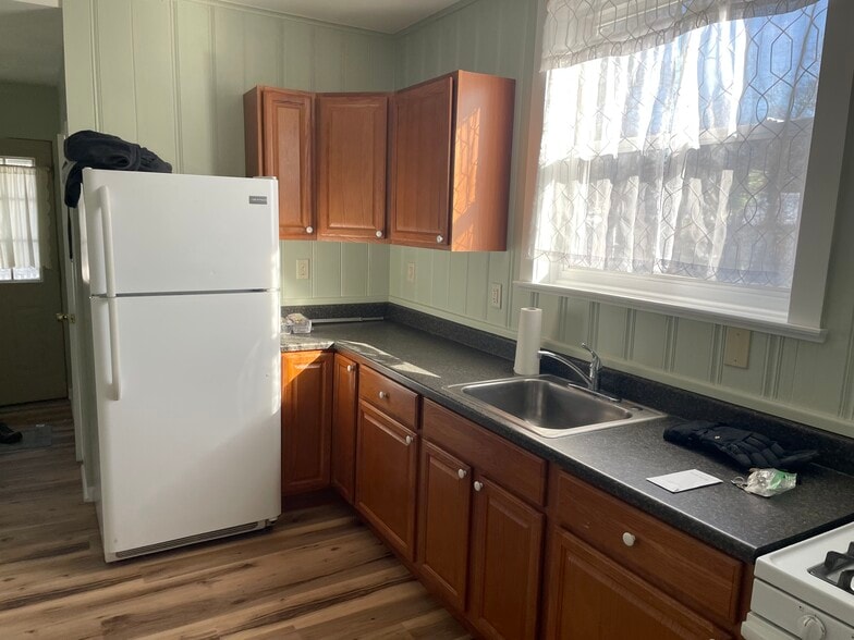 Building Photo - 109 Creston Ave