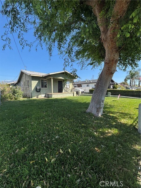 Building Photo - 646 W Belmont St