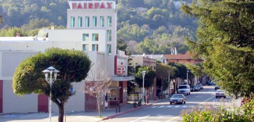 Building Photo - 323 Bolinas Rd