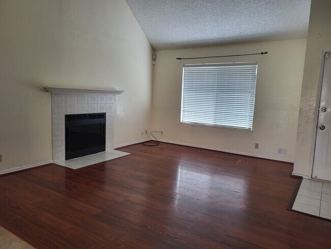 Building Photo - 125 Serpentine Dr