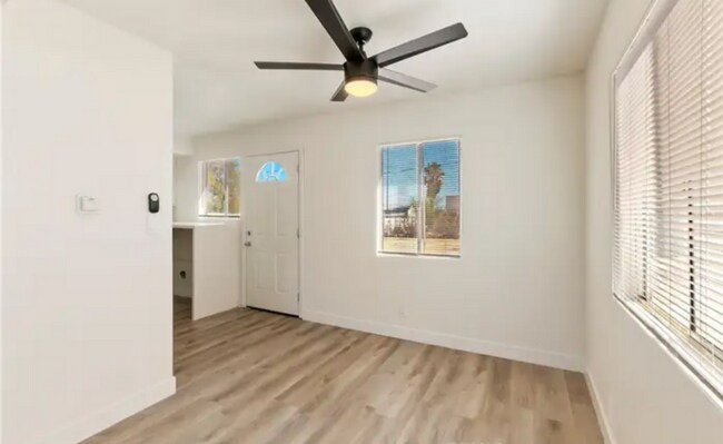 Building Photo - Stylish & Spacious: Newly Renovated 3 Bedr...