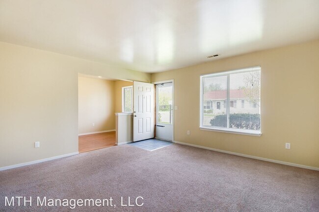 Building Photo - 2 br, 1 bath Apartment - 425 Meadowview St