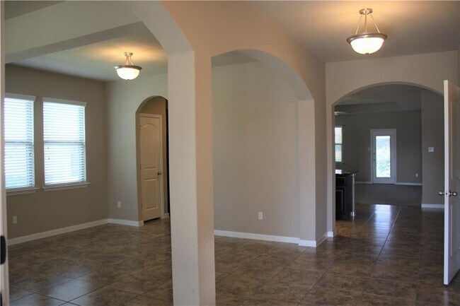 Building Photo - 662 Hot Spring Valley