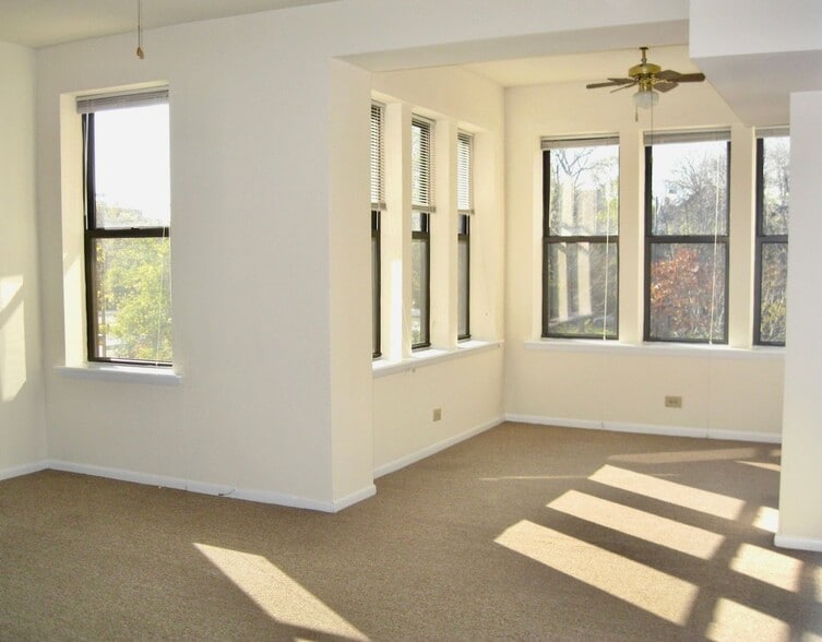 Building Photo - 2323 N Kedzie Blvd