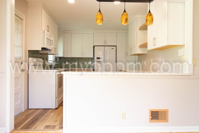 Building Photo - UPDATED 4bedroom Ranch Home!  $600 off the Deposit!!!