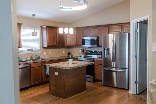 Building Photo - 2026 Catline Cir
