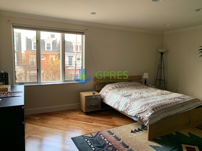 Building Photo - 5425 5th Avenue