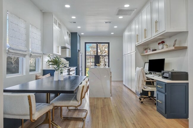 Building Photo - 302 S Saint Mary Ave