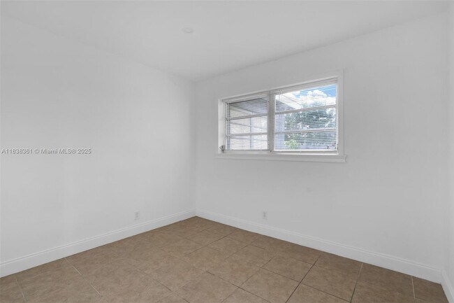Building Photo - 3171 NW 16th St