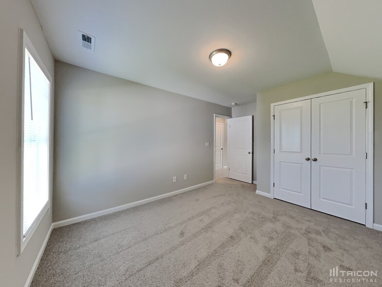 Building Photo - 65 Fish Whistle Ct