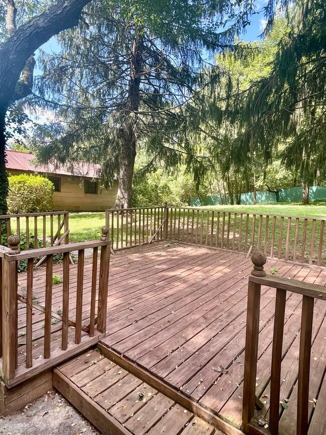 Building Photo - Spacious 2 Bed, 1 Bath Home in Arden With Bonus Sun Room, $1825