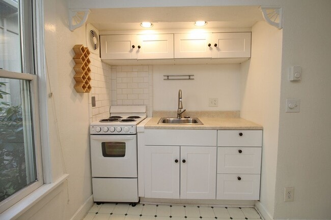 Building Photo - 4826 NE 14th Pl