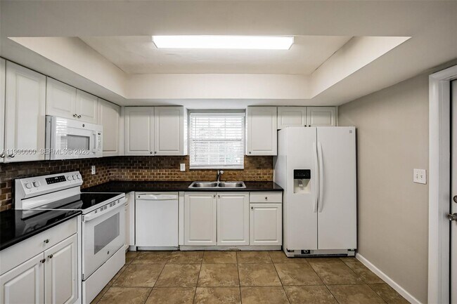 Building Photo - 5961 NW 14th Ct