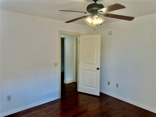 Building Photo - 5811 S 67th St