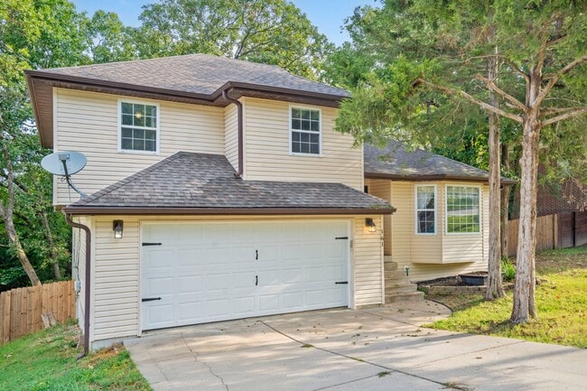 Building Photo - 161 Trent St