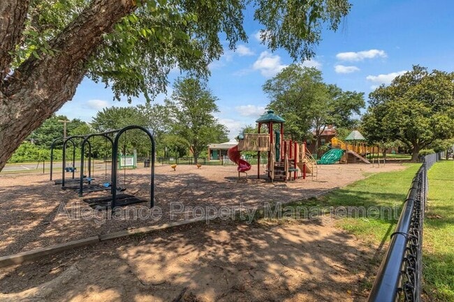 Building Photo - 1225 Martha Custis Dr
