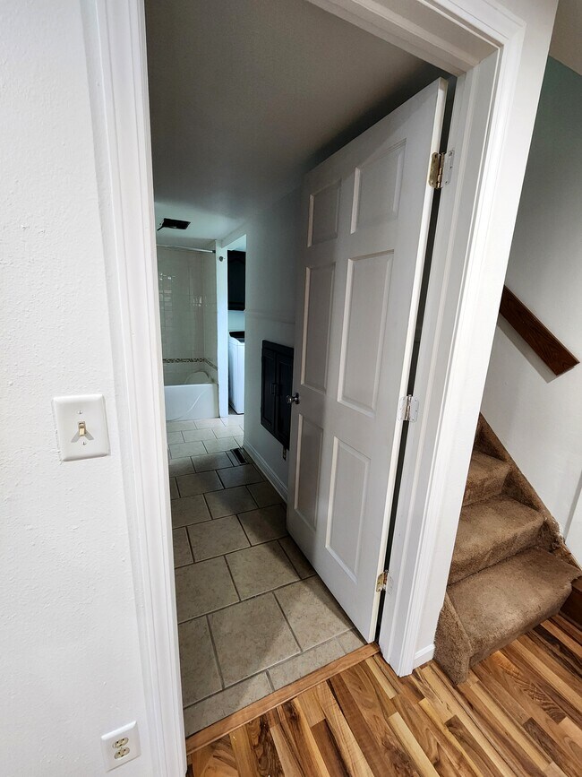 Main floor - bathroom - 110 W Short St