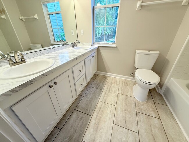 Building Photo - NE Tallahassee Home in Top School District