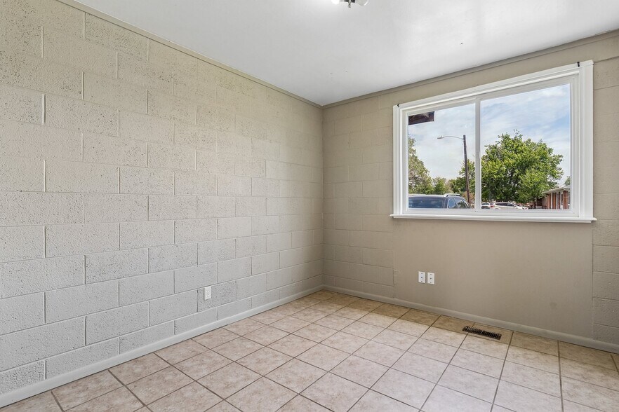 Building Photo - 342 Fairway S