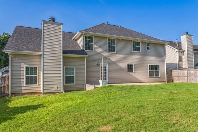 Building Photo - Spacious 5BR House in Fairburn