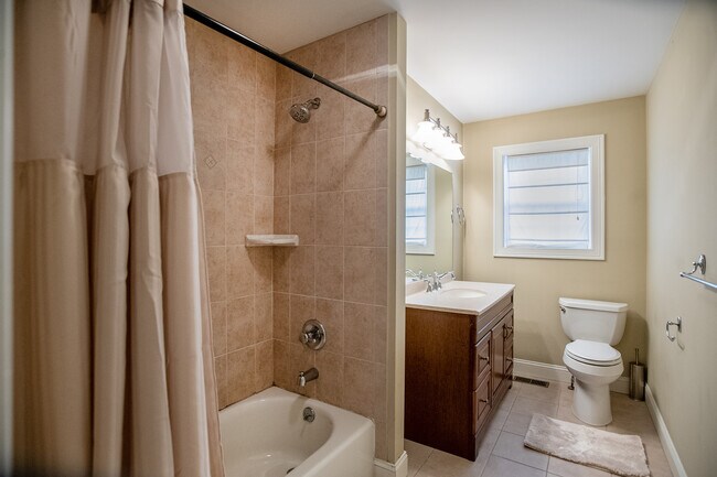 Building Photo - 88 Hyde St