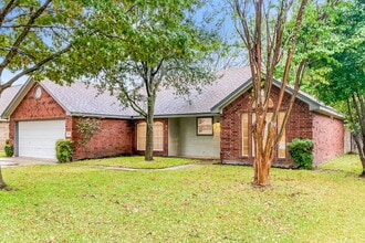 Building Photo - 804 Irene St