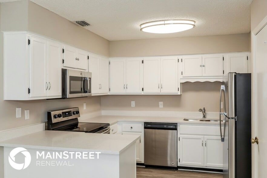 Building Photo - 1975 Blue Bird Run W