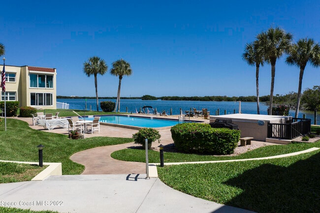 Building Photo - 1727 Minutemen Causeway