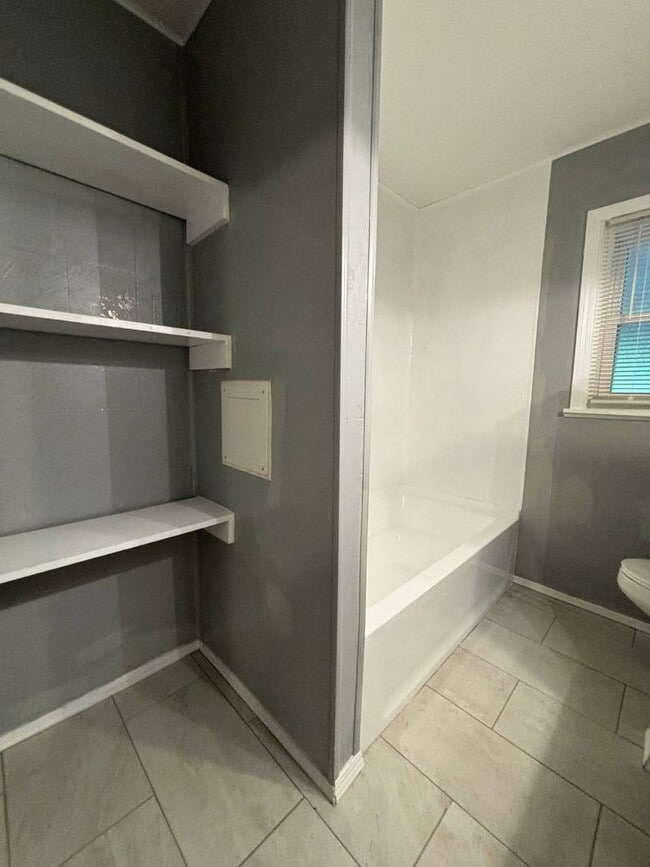 Building Photo - Must See 3 Bedroom