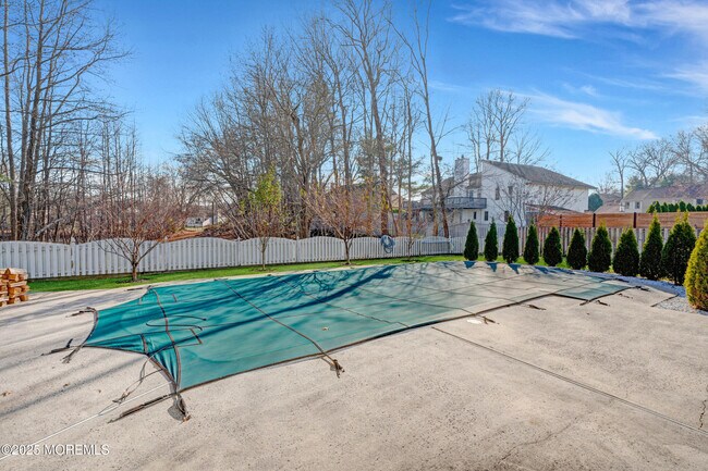 Building Photo - 7 Oak Tree Ln