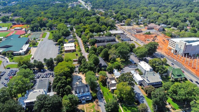 Building Photo - 4 Dearing St