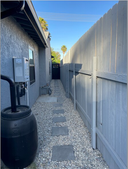 Building Photo - 7449 Variel Ave